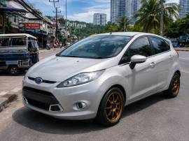Ford Fiesta 1.6 Automatic — للإيجار في باتايا