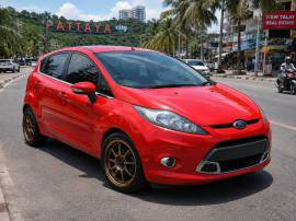 Ford Fiesta 1.6 en alquiler en Pattaya — automátic