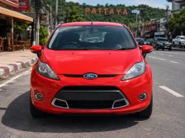 Ford Fiesta 1.6 en alquiler en Pattaya — automátic
