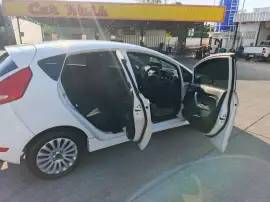 PattayaでFord Focus IIIをレンタル 