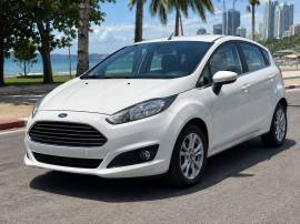 Ford Fiesta 1.6 للإيجار في Pattaya — 14 يومًا بسعر