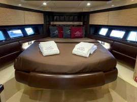 Azimut 64 Indigo — частная яхта до 18 гостей 