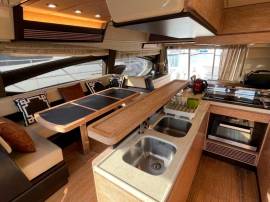 Azimut 64 Indigo — 芭提雅最多可容纳 18 位客人的私人游艇