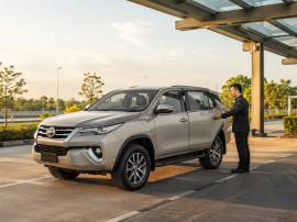 Toyota Fortuner プライベート送迎 バンコク