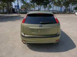 Ford Focus 2.0 Automatic 2009 — Pattaya 出售，130,000