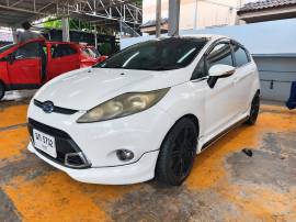 Аренда Ford Fiesta 1.6 с автоматом в Паттайе