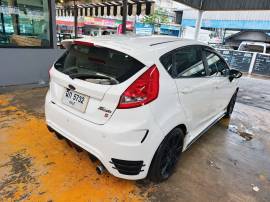 Аренда Ford Fiesta 1.6 с автоматом в Паттайе