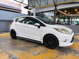 Аренда Ford Fiesta 1.6 с автоматом в Паттайе