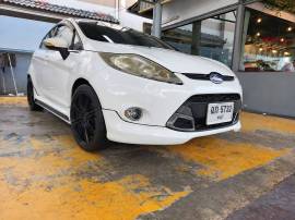 Аренда Ford Fiesta 1.6 с автоматом в Паттайе